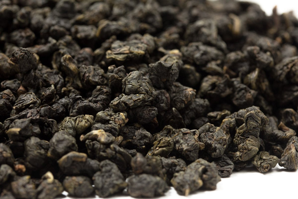 GABA oolong Alishan de Taiwan, com folhas bem enroladas de uma delicada colheita de primavera