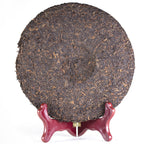 Pu-erh maduro Gu Yi Gongting Zhenpin de 2016 preparado pelo método gongfu, com infusão castanha-escura