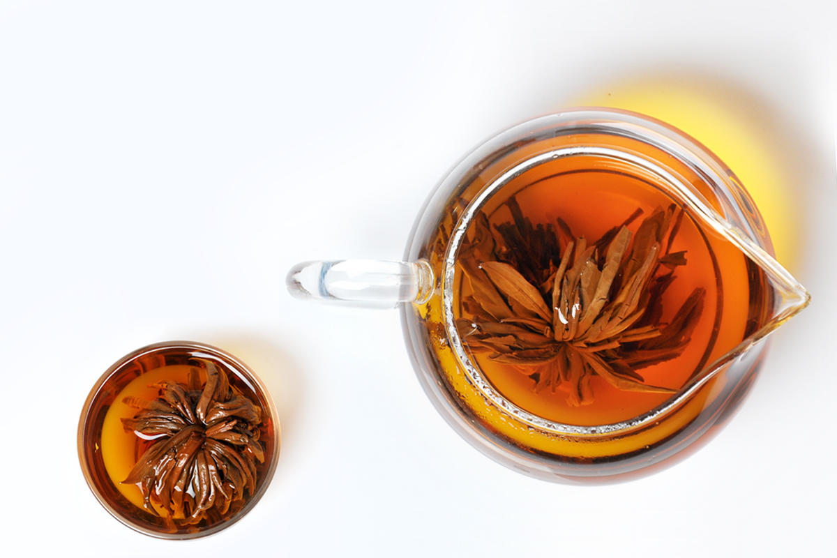 Hong Ta Red Pagoda Yunnan Red Tea naturally unfolding in a glass teapot