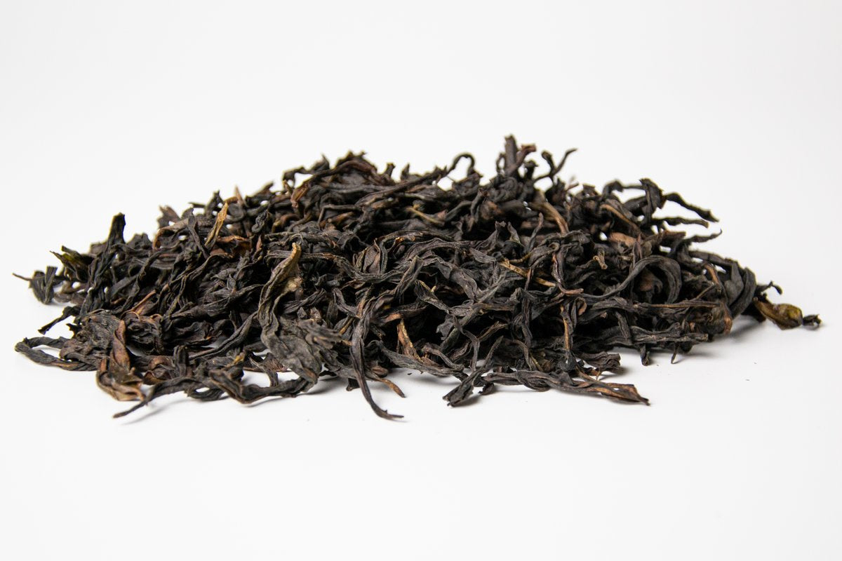 Mi Lan Xiang Dan Cong with long tightly twisted traditional Phoenix Mountain Oolong tea leaves
