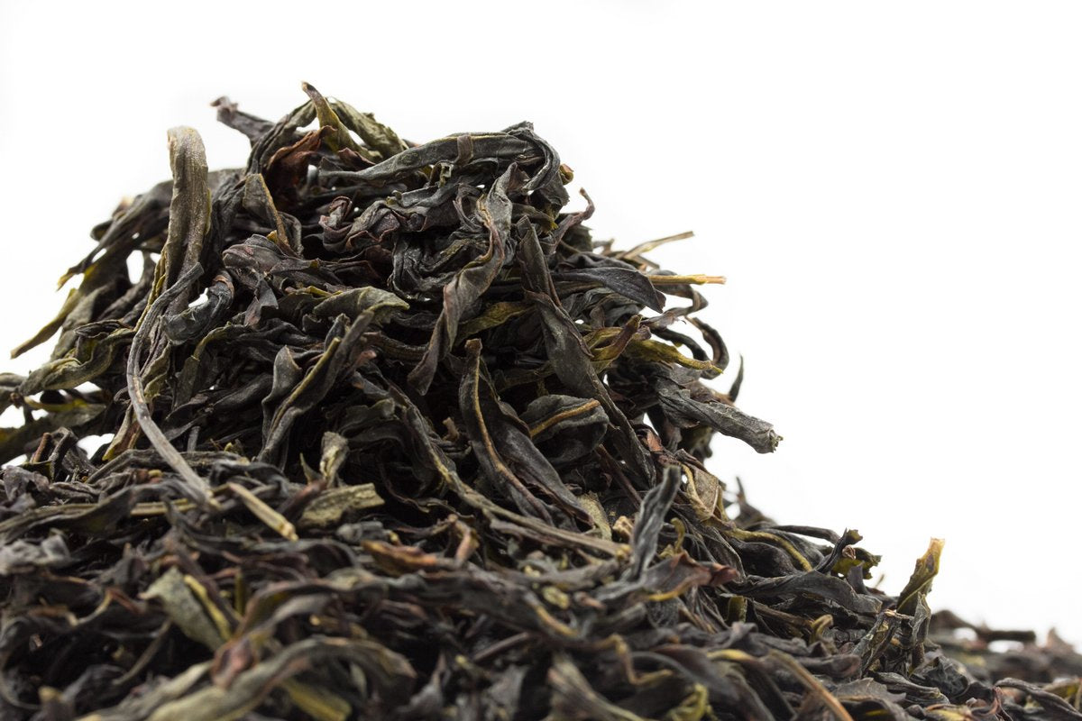 Ya Shi Xiang Dan Cong with long twisted high mountain Phoenix Oolong tea leaves